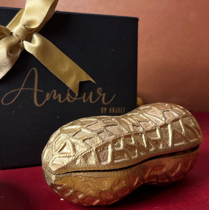 Golden Peanut Treasure Candle – Handcrafted Wax Box Candle | Luxury Festive Décor